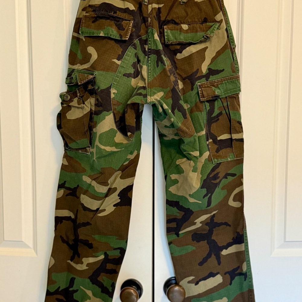 1990s camo cargo pants POCKETS FOR DAYS - Picture 5 of 6